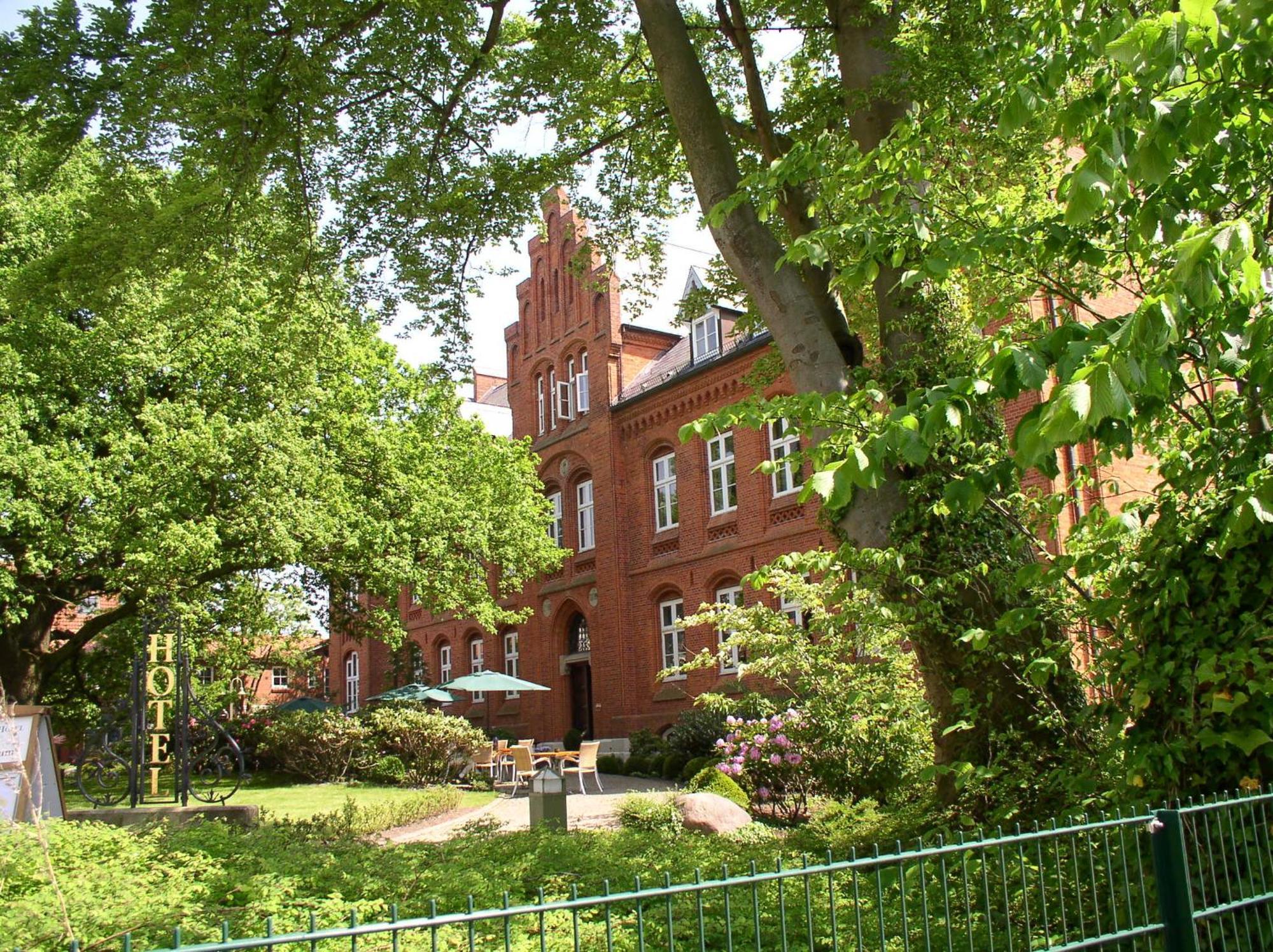 Hotel Altes Gymnasium Husum  Exterior foto